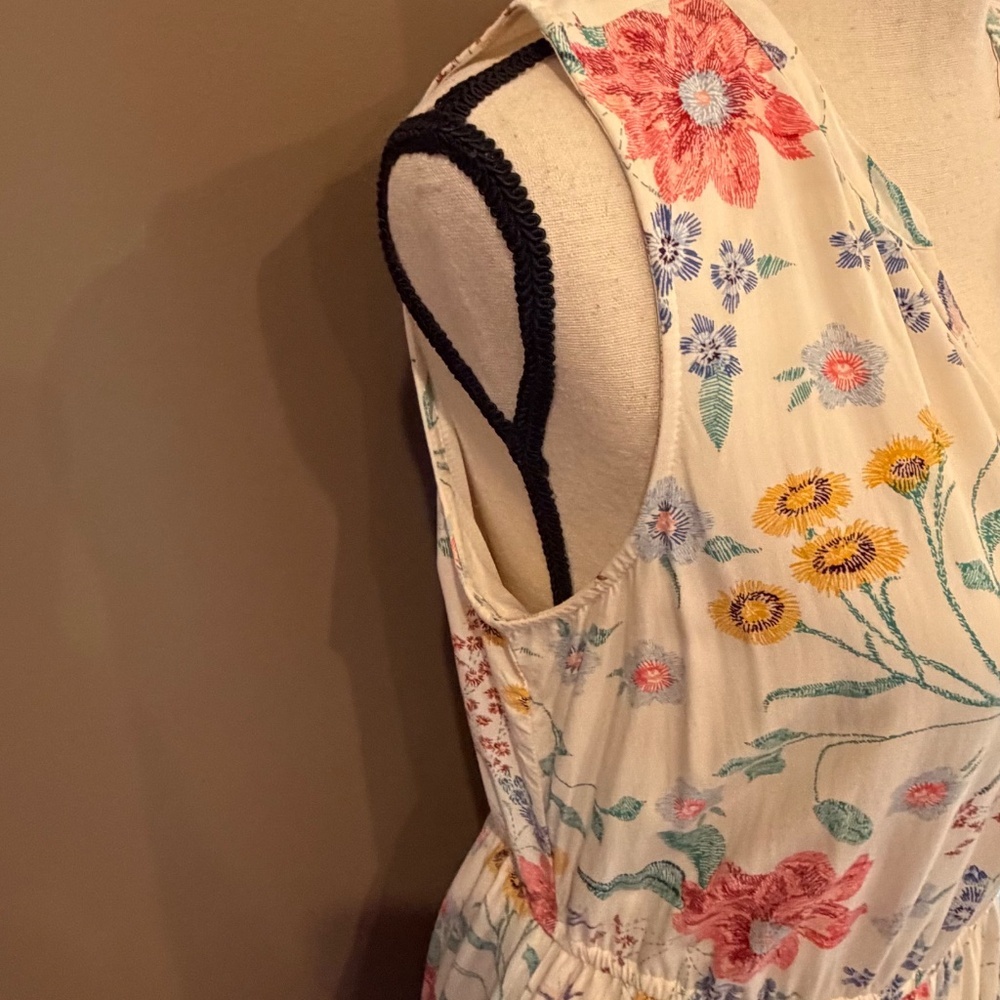 Old Navy Floral Sleeveless Dress, Gathered Waist, Sheer Hem, V-Neck, Size Medium - Picture 4 of 13